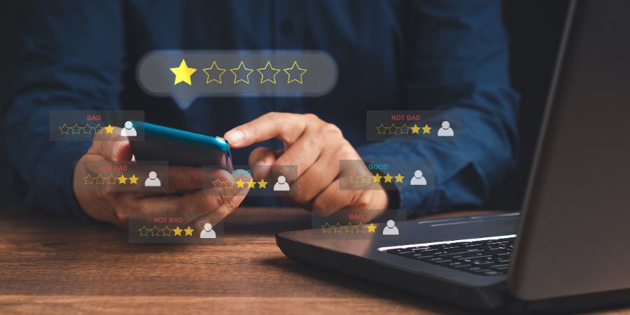 Negative feedback concept. Choosing 1-star rating review in the survey, poll, or customer satisfaction research. Bad user experience via a smartphone. Customer experience dissatisfied. Poor rating. Customer service article.
